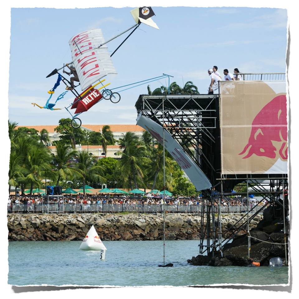 red bull viral marketig flugtag 7